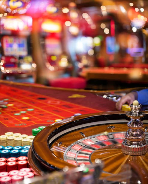 Mega Moolah bonus wheel and jackpot tiers on mobile phone